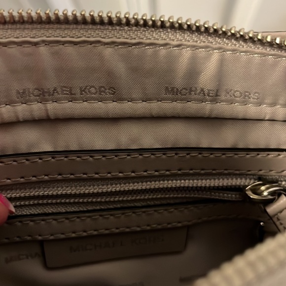NWOT MICHAEL KORS PURSE !!! 🔥🔥🔥🔥🔥 - Picture 5 of 8